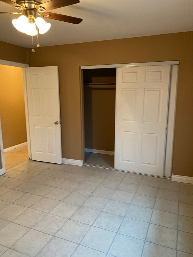 Building Photo - *Special* 2 bedroom 1 bath single story ho...