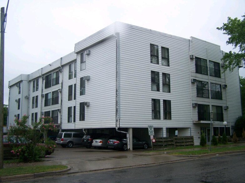 Building Photo - 925 30th Ave S