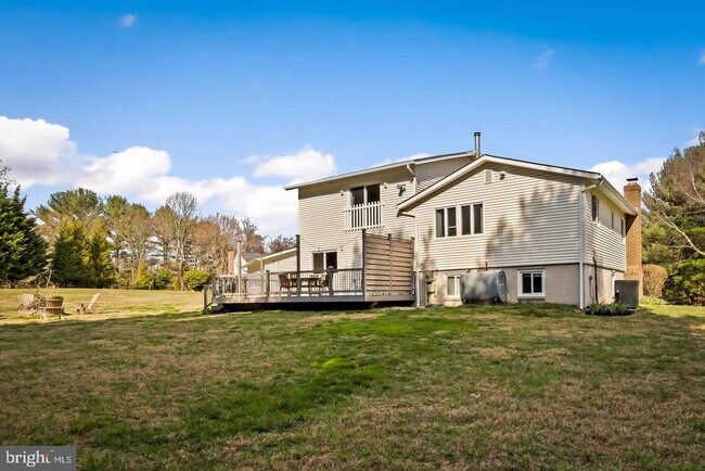 Building Photo - 6 Hounds Hollow Ct