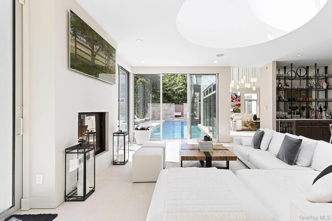 Building Photo - 7 Rolling Wood Ln