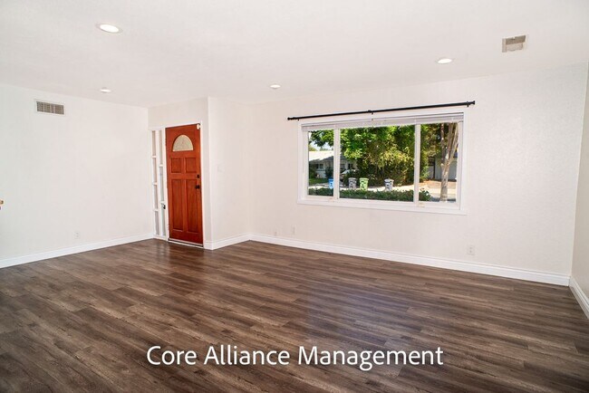 Building Photo - 3520 Hearst Dr