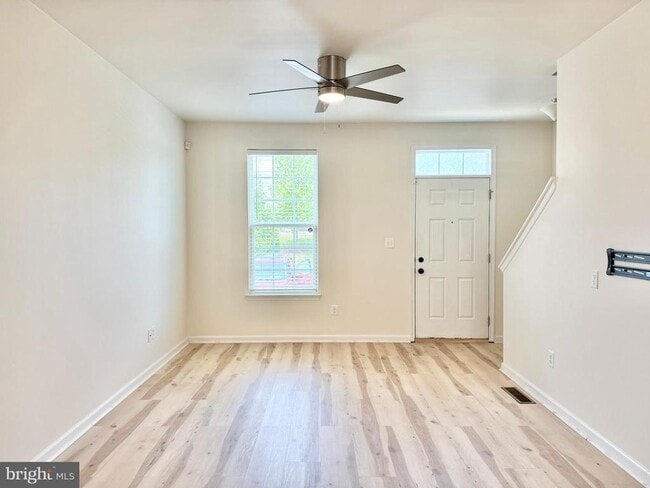 Building Photo - 127 Streamview Dr
