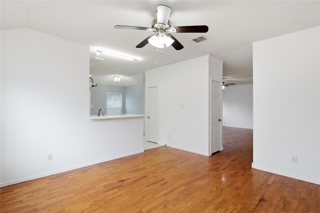 Building Photo - 120 Mule Deer Ct