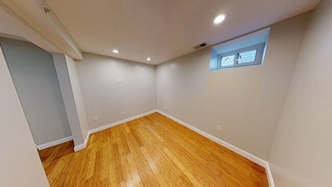 Building Photo - 27 Chestnut Ave