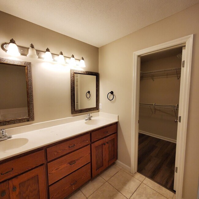 Building Photo - 5227 Abbott Cir