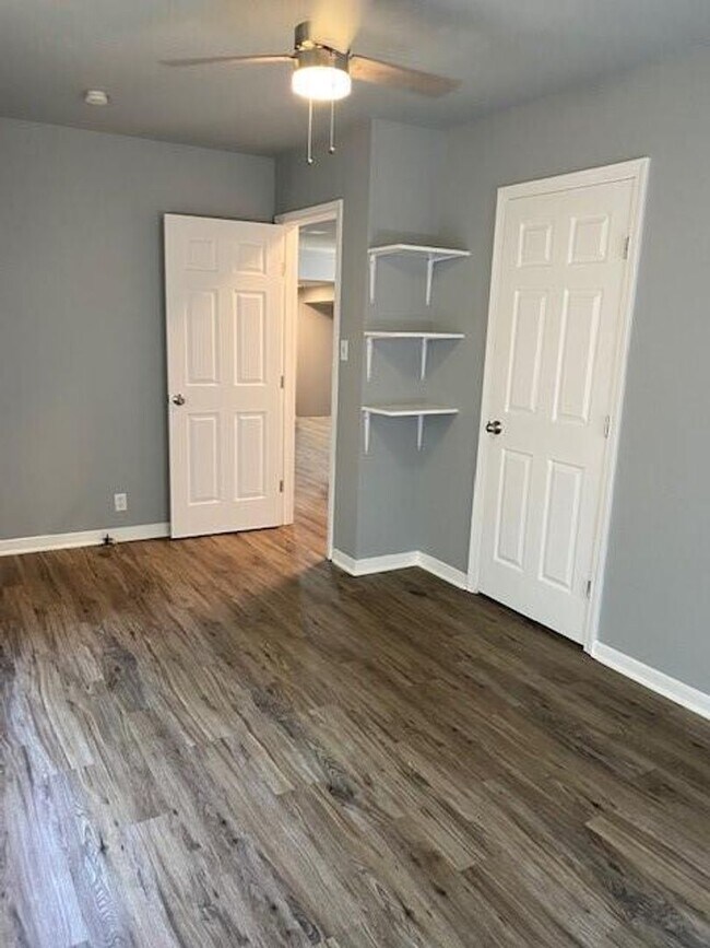 Building Photo - Circle S Rd.