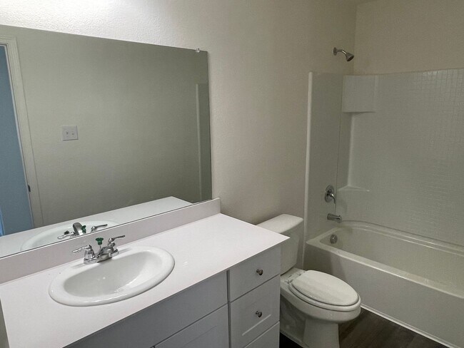 Building Photo - Welcome Home to Monticello Park!