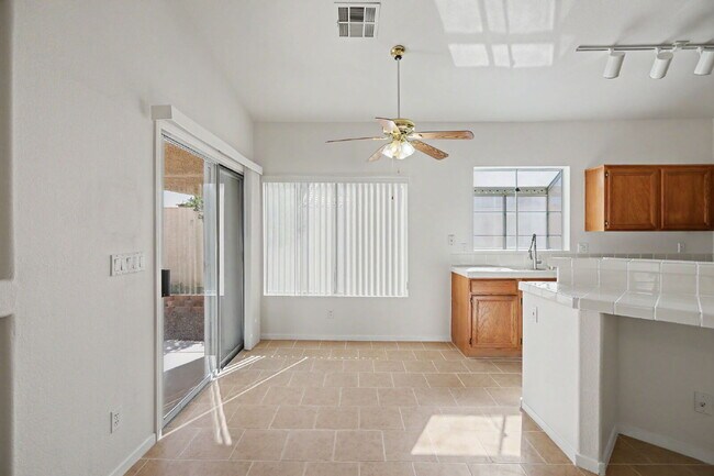 Building Photo - 2054 Cardigan Ave