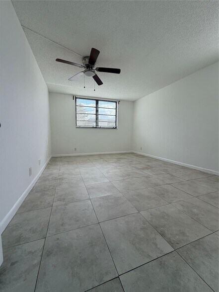 Building Photo - 3100 N Pine Island Rd