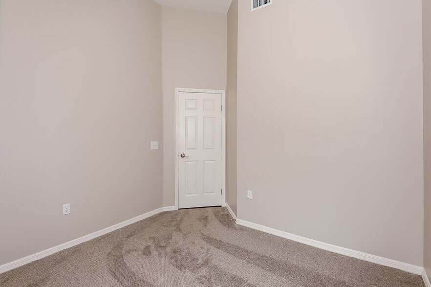 Building Photo - 2014 Cattleman Dr