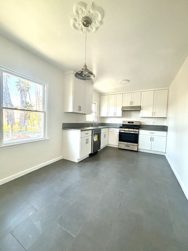 Building Photo - 936 Westmoreland Ave