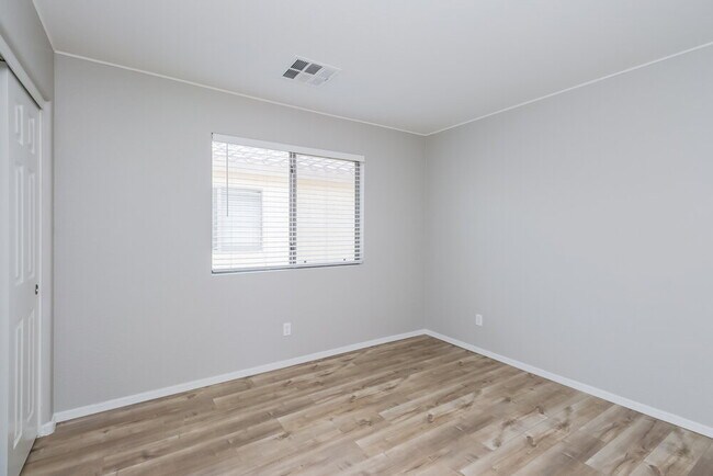 Building Photo - 1244 W Mesquite Tree Ln