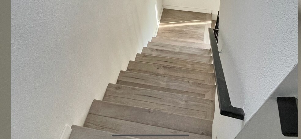 Building Photo - 7349 Balboa Blvd