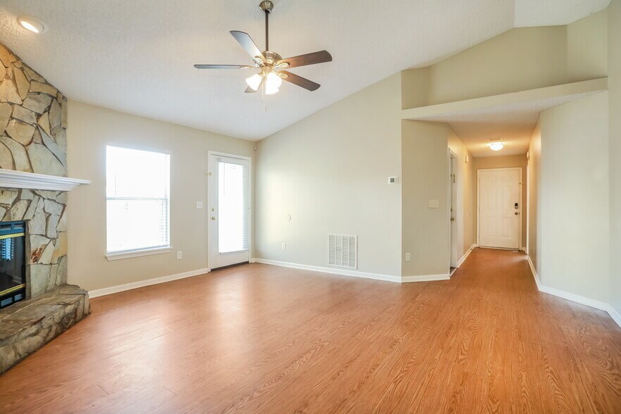 Building Photo - 4363 Hanging Moss Dr