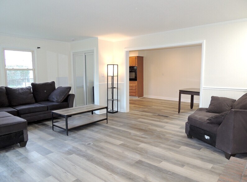 Building Photo - 2811 Birdseye Ln