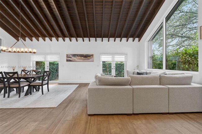 Building Photo - 3231 Salzedo St