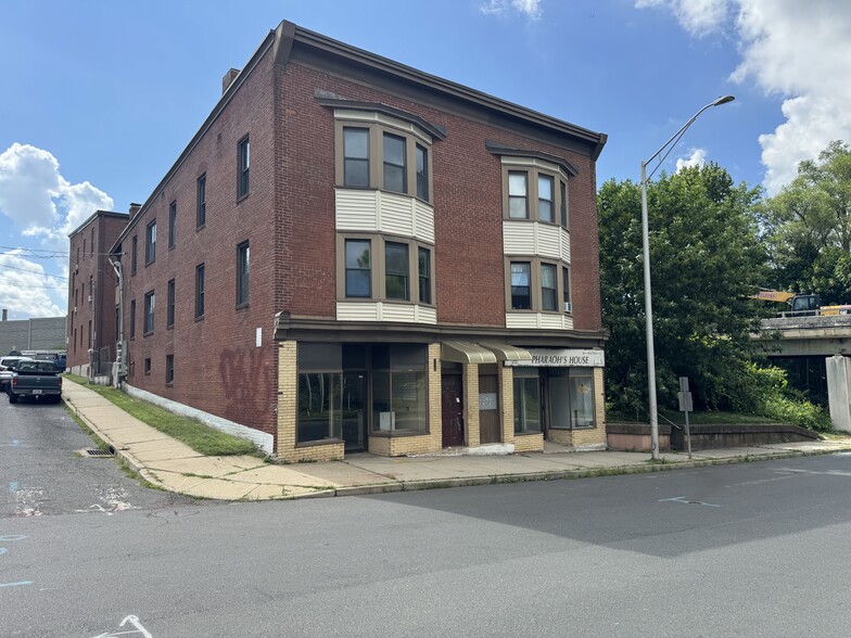 Building Photo - 67 E Main St