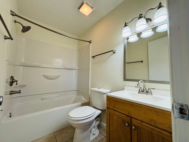 Building Photo - * RE-RENTAL AVAILABLE 8/14/26 * 4 Bedroom, 2 Bath Apartment