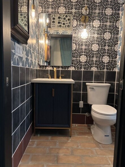 Building Photo - 1802 N Raymond Ave