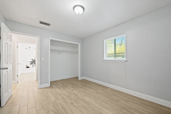 Building Photo - Charming 3-Bed, 2-Bath Home in Prime Fort Lauderdale!