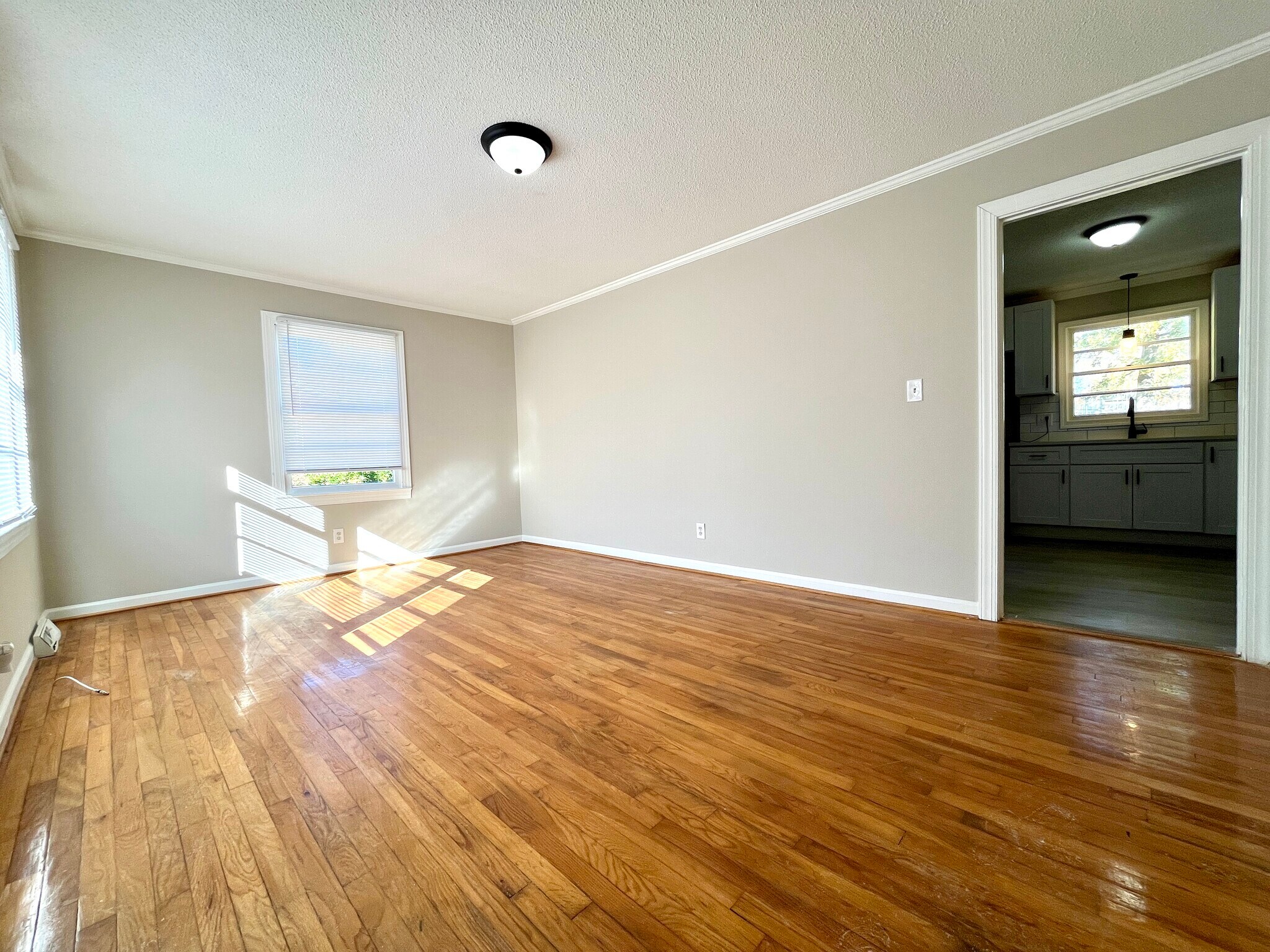 Building Photo - 510 Martha Ave