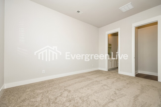 Building Photo - 132 Bloomsbury St