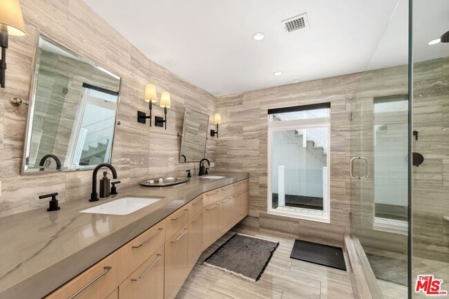 Building Photo - 24112 Malibu Rd