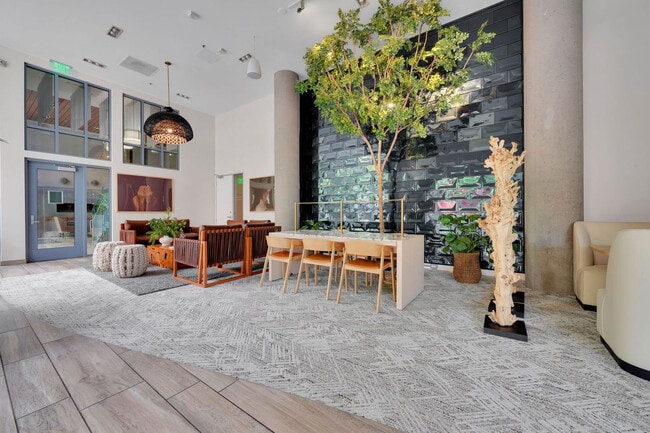 Building Photo - 355 Berry St