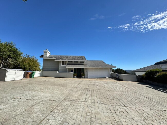 Building Photo - 67 Via Los Altos