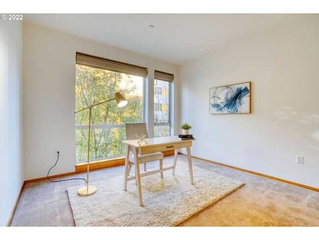 Building Photo - Lovely Corner unit in the Pearl District