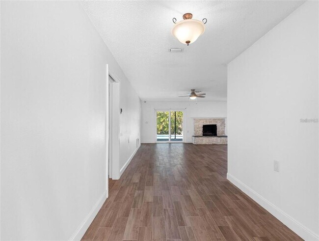 Building Photo - 562 Johns Pass Ave