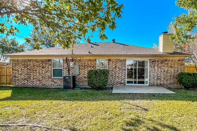 Building Photo - 1101 Twin Cedar Ct