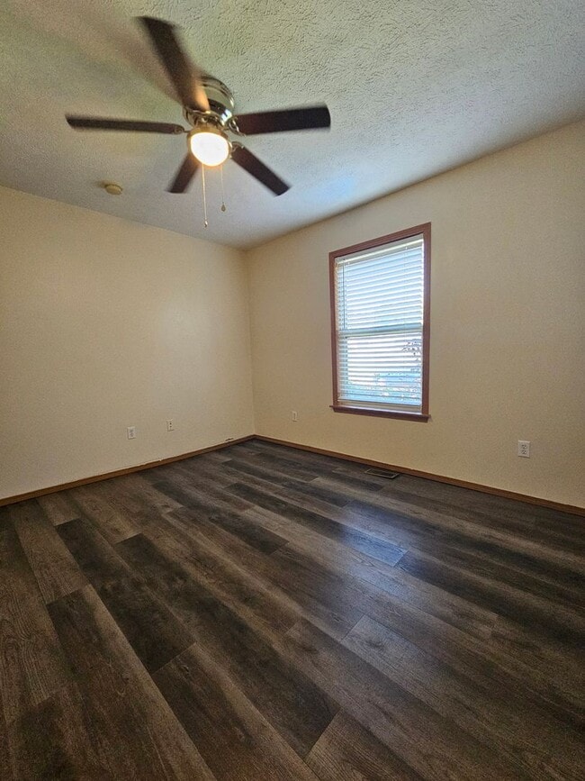Building Photo - 842 Lorenza Dr