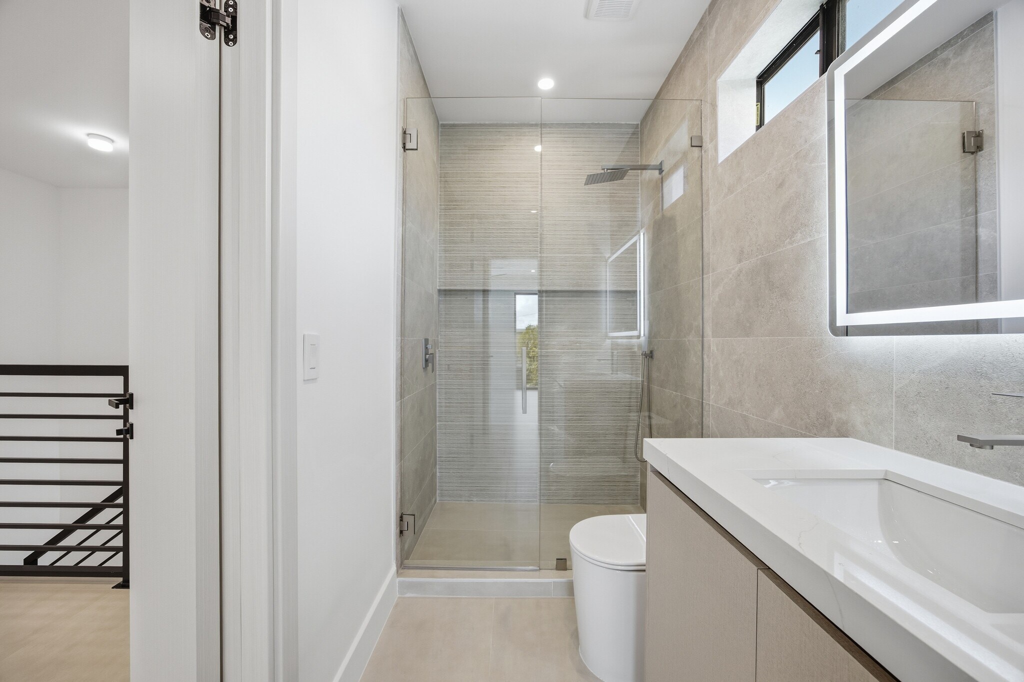 Building Photo - 1319 NE 13th Ave