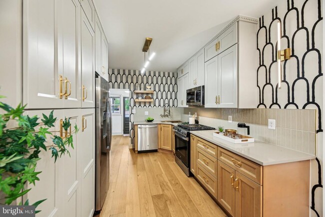 Building Photo - 3348 Chestnut Ave