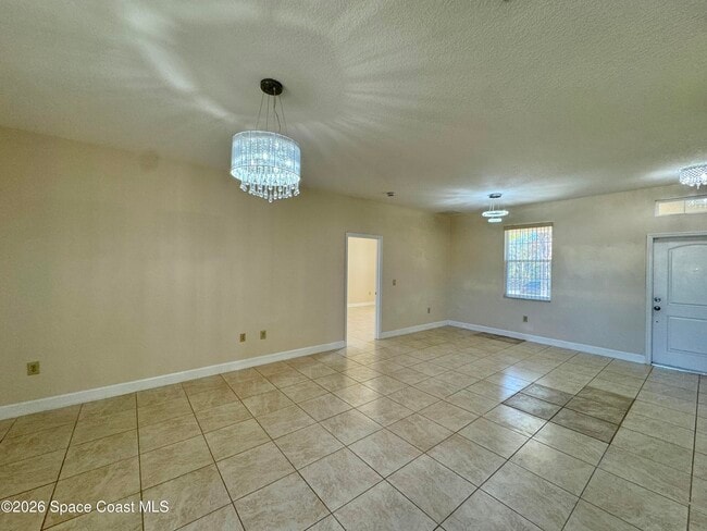 Building Photo - 181 Del Monte St NE