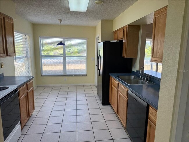 Building Photo - 728 Burlwood St