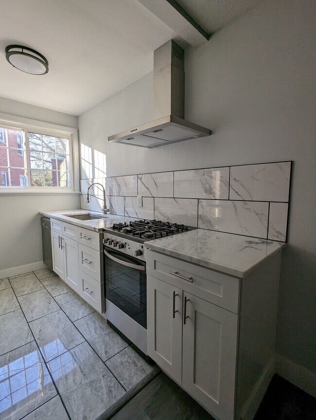 Building Photo - 4009 Washington Blvd