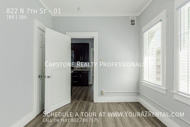 Building Photo - Charming Downtown 1 Bedroom 1 Bath!