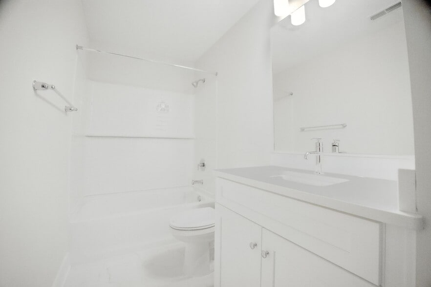 Building Photo - 47 Sequoia Dr