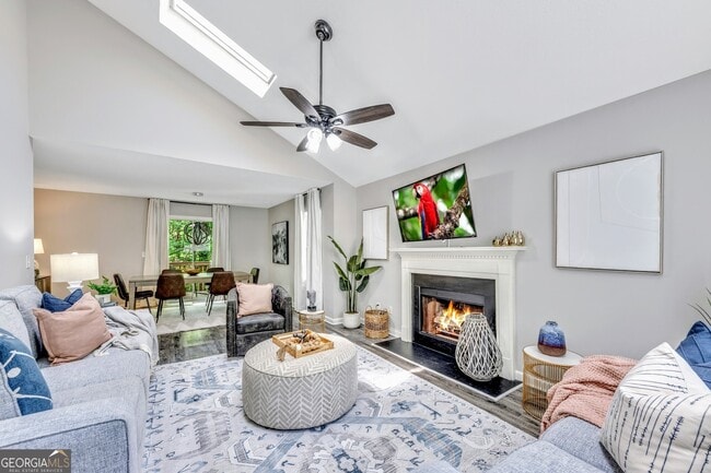 Primary Photo - 4210 Lakes End Dr NW