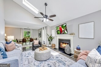 Building Photo - 4210 Lakes End Dr NW