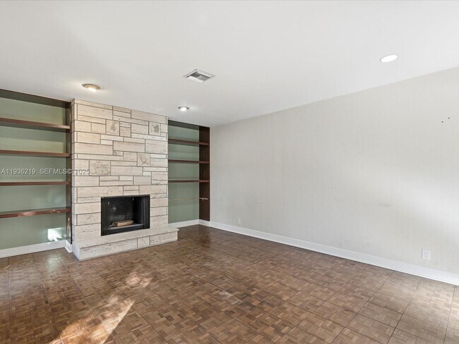 Building Photo - 21151 NE 22nd Ct