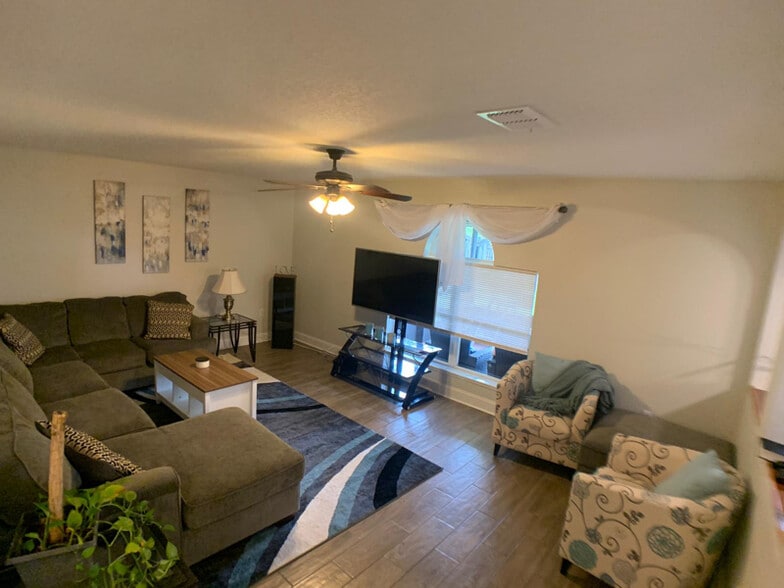 Building Photo - 24566 SW 11th Rd