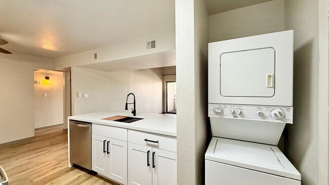 Building Photo - 2938 N 61st Pl