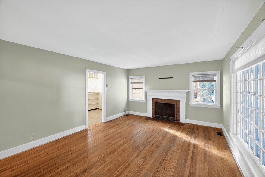 Building Photo - 1106 Elwell Ave