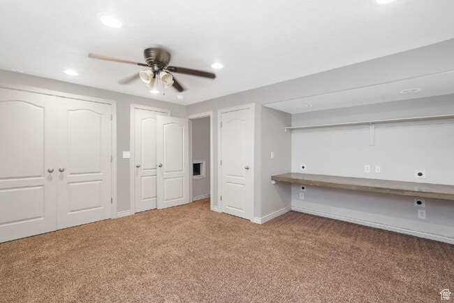 Building Photo - "Spacious 4-Bedroom Townhouse in Eagle Mou...