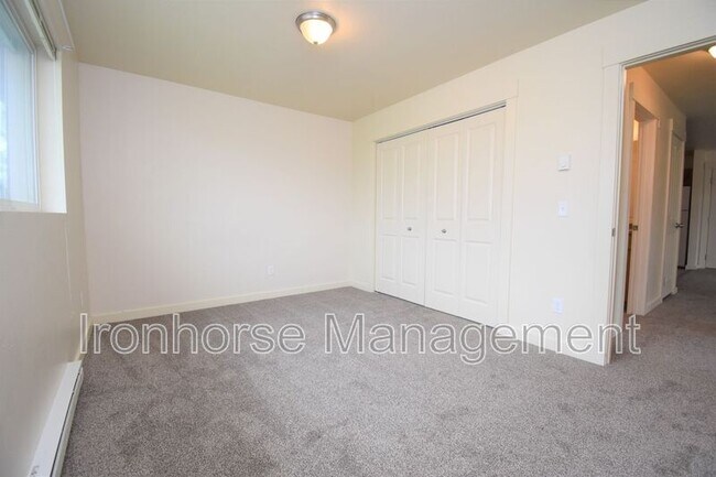 Building Photo - 807 W Villard St