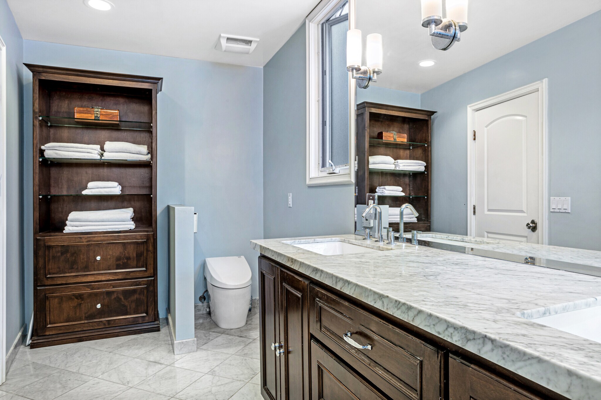 Building Photo - 318 26th St