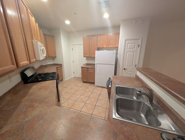 Building Photo - 4 Bedroom and 2.5 Bath Rental